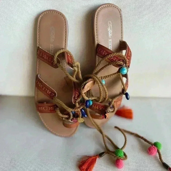 like new: Boho Summer hippie sandals with ropes and pompoms tie-up size 9 - Picture 6 of 9